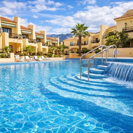 Sun & Pool Retreat Complex *